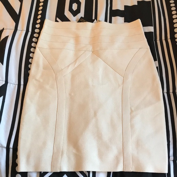 Cream very stretchy BeBe skirt - Picture 1 of 4